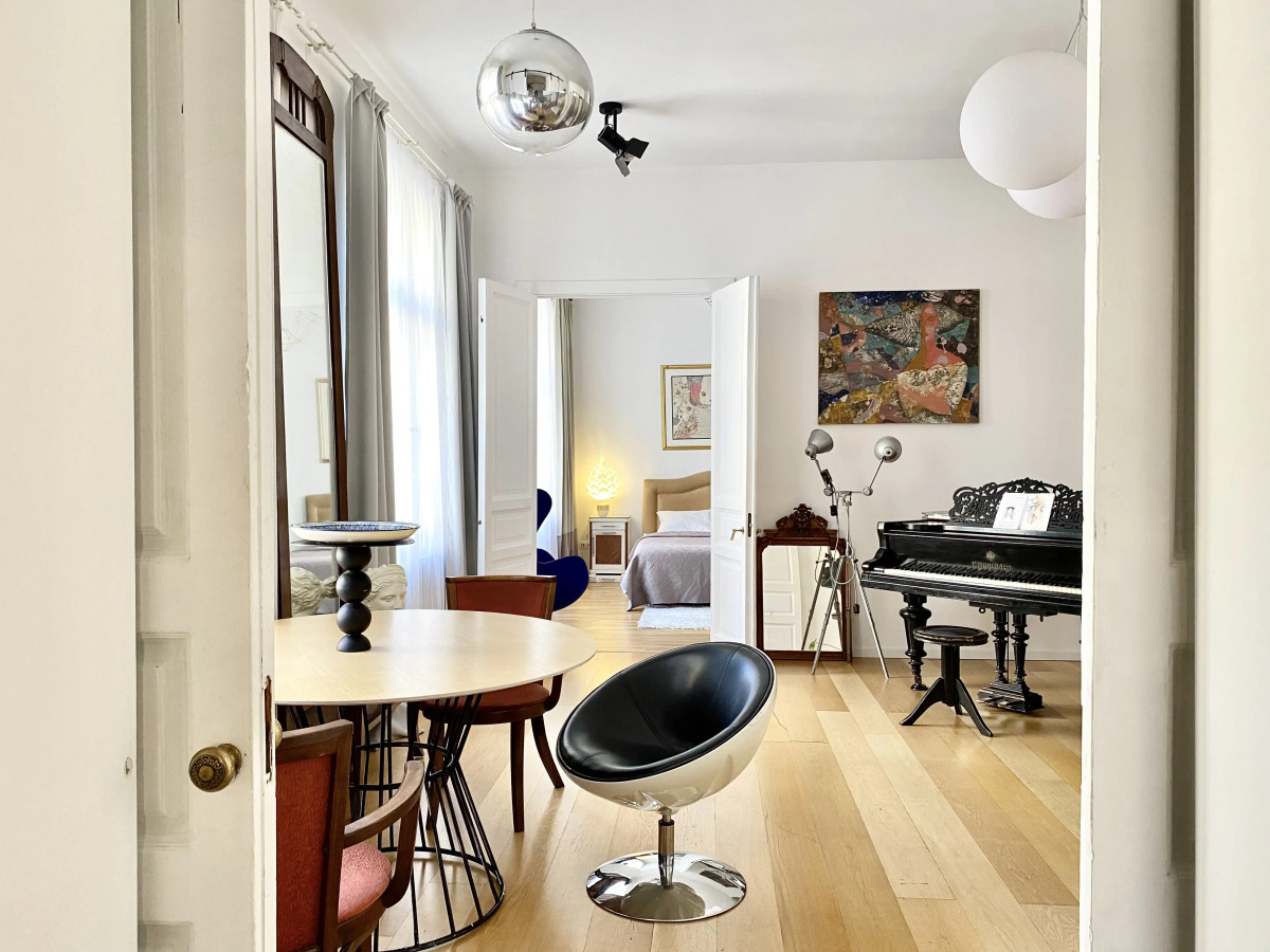 Квартира Art Tolstoy House