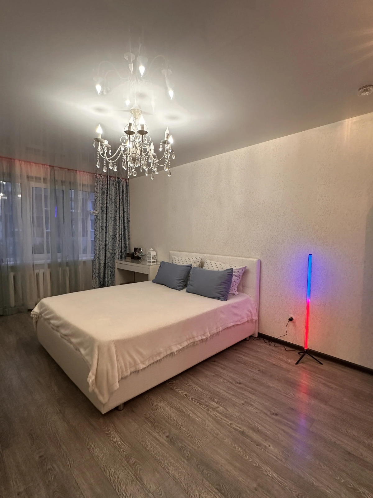 Апартаменты Большие Апартаменты с 3 спальнями на пр Ленина