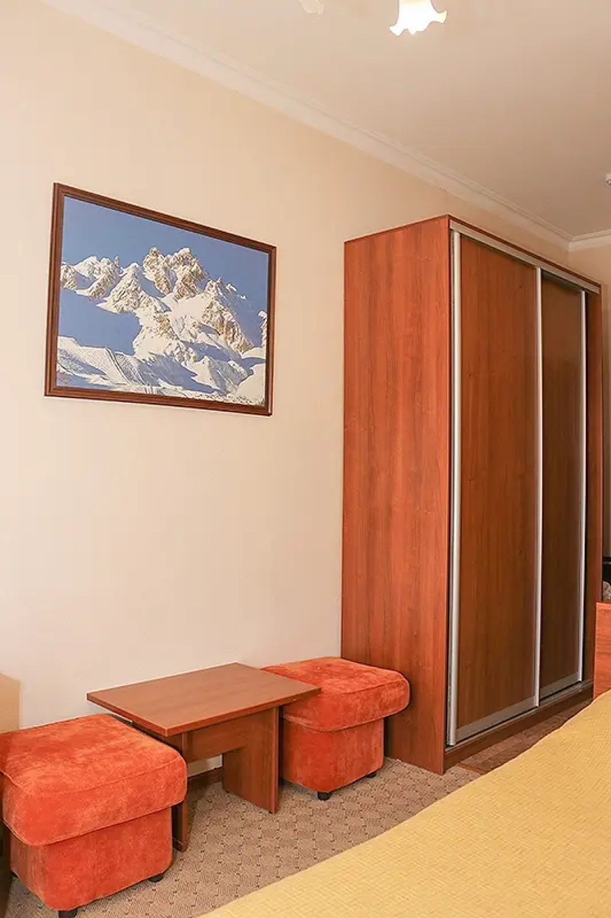 Отель NATIONAL Dombay