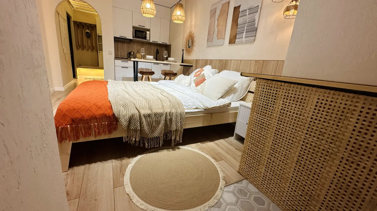 Квартира Студия с Дизайнерским Ремонтом в Центре