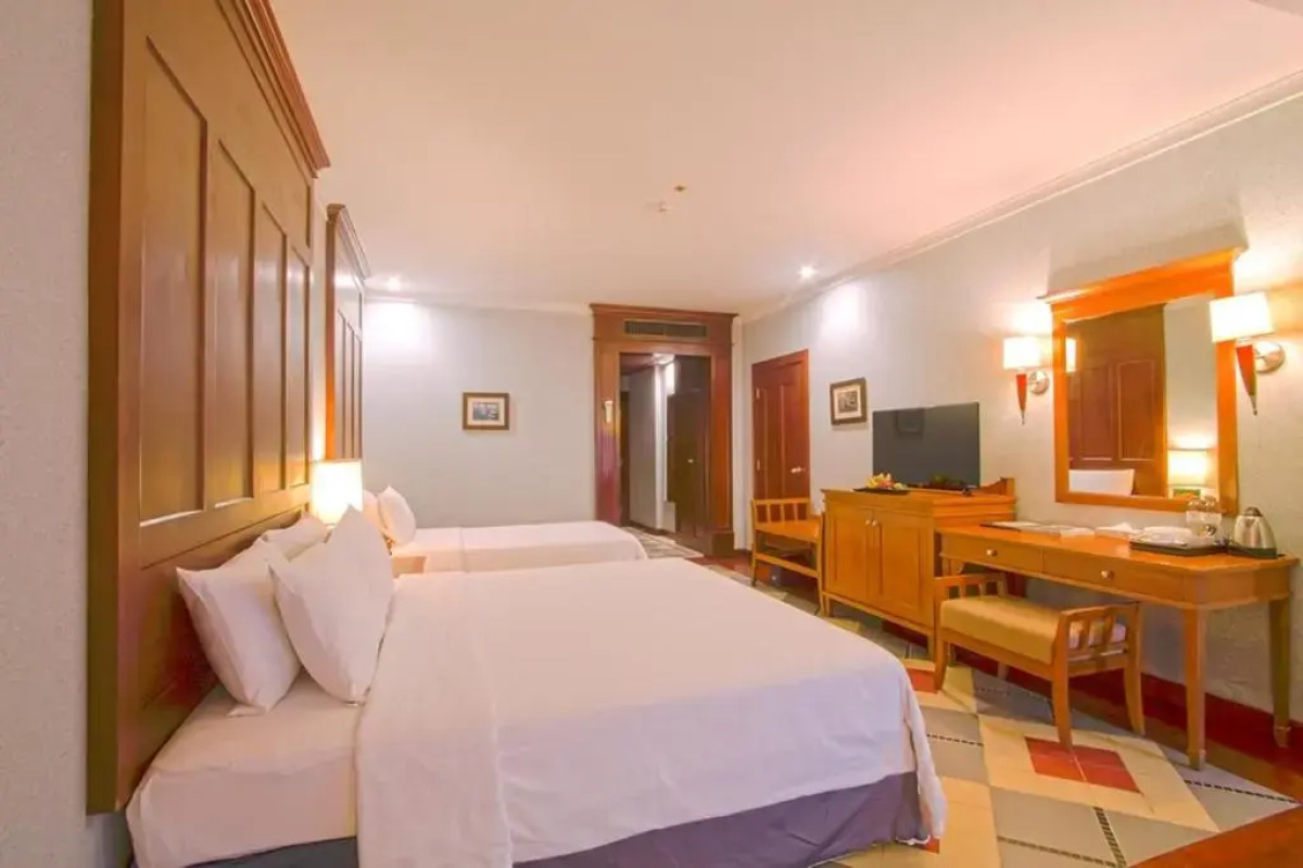 Отель Long Beach Garden Hotel & Pavilions