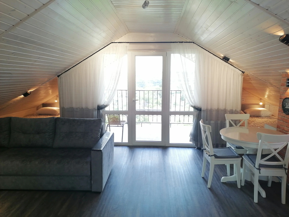 Апартаменты Мансарда в Тихом Центре Севастополя