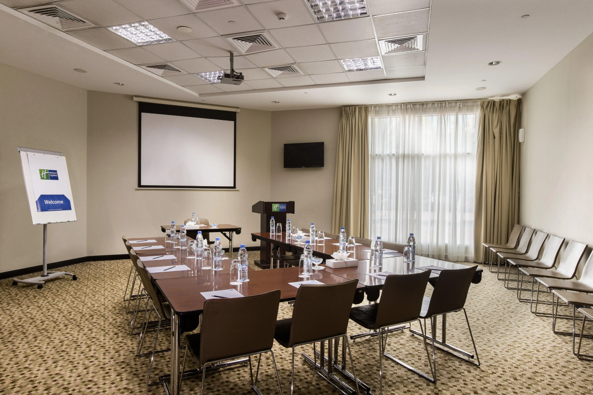 Holiday Inn Express Dubai Safa Park an IHG Hotel