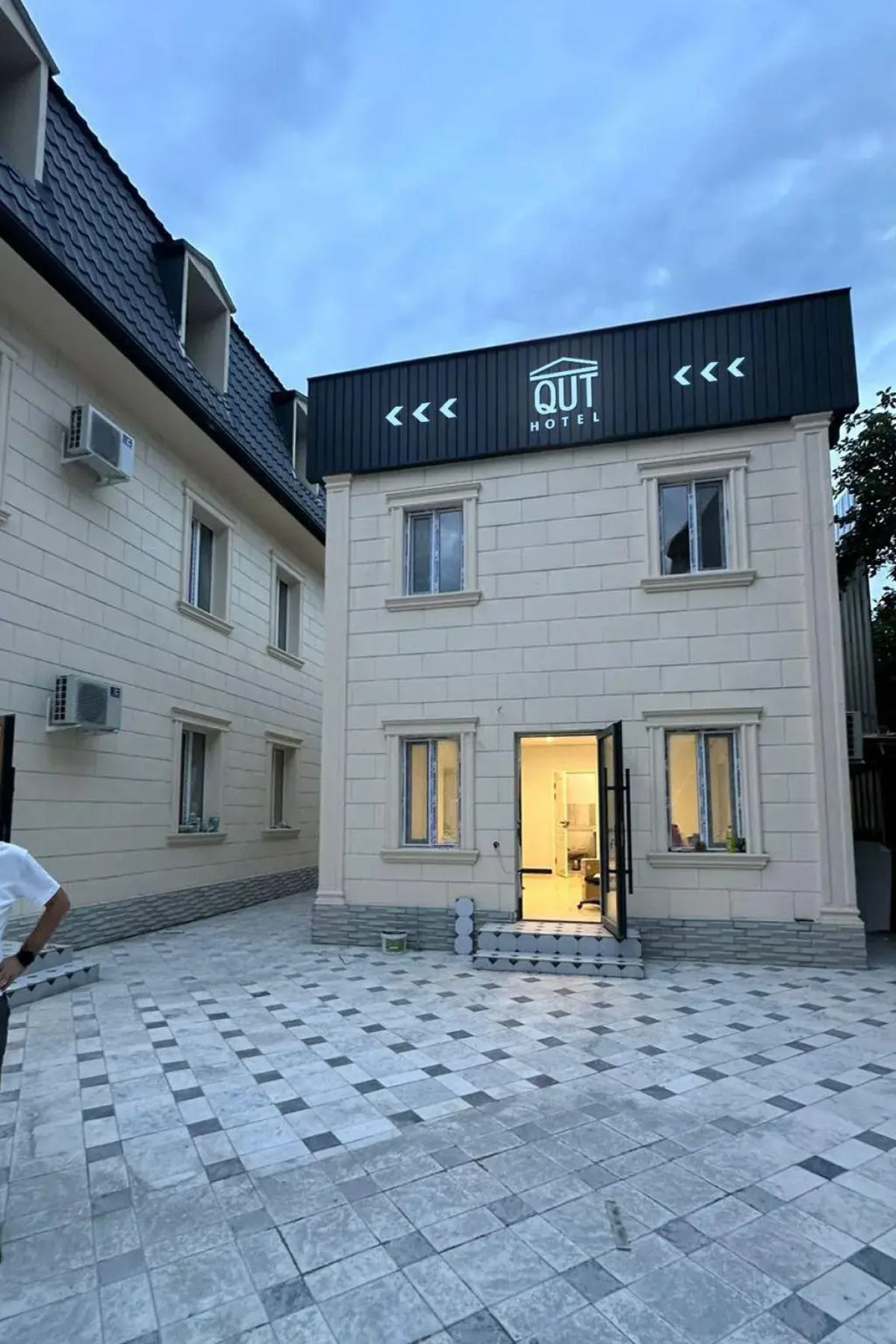 Отель QUT Hotel