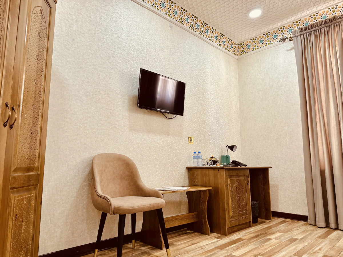 Отель Ayvan Plaza