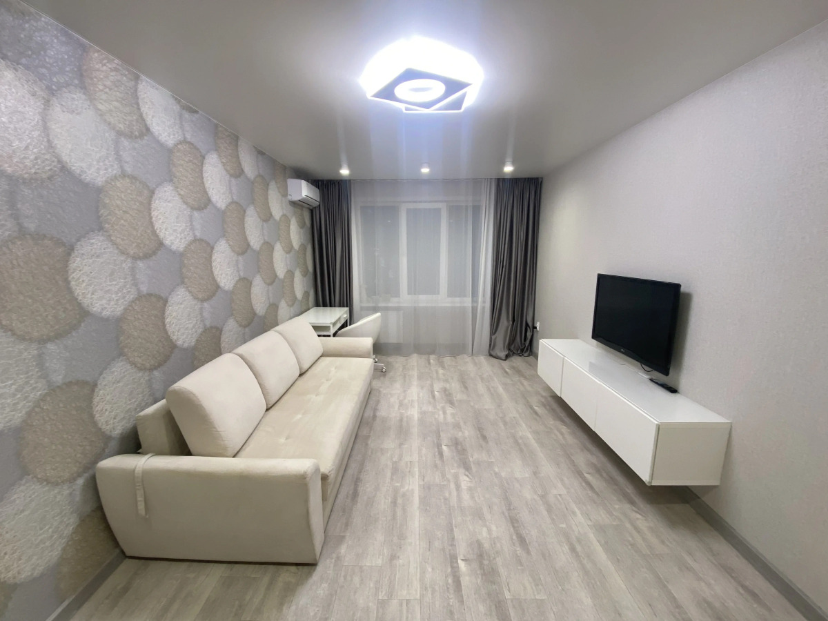 Квартира Двухкомнатная у метро напротив Северного вокзала