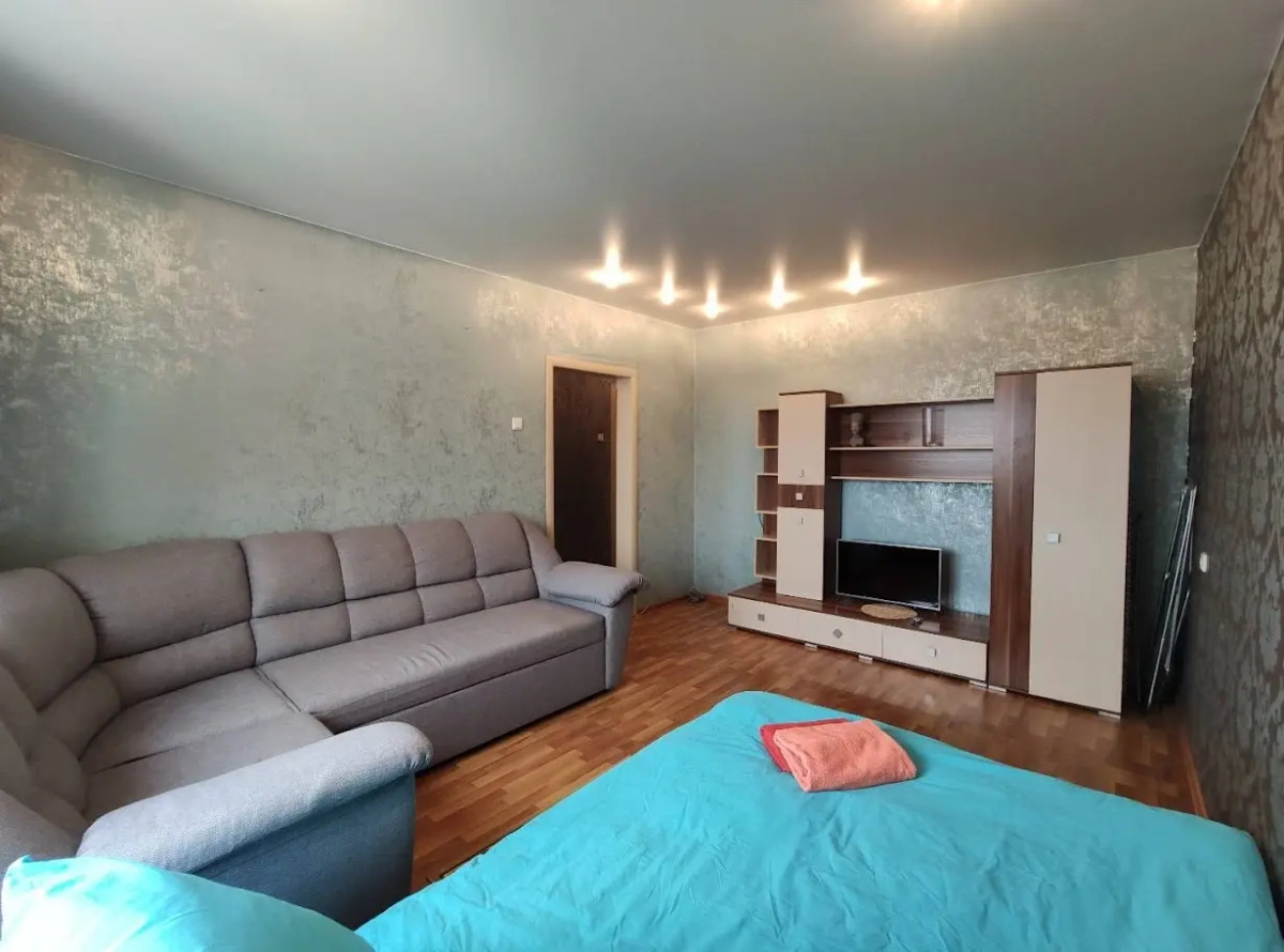 Квартира рядом с Мнтк им. Федорова и Ск Заря