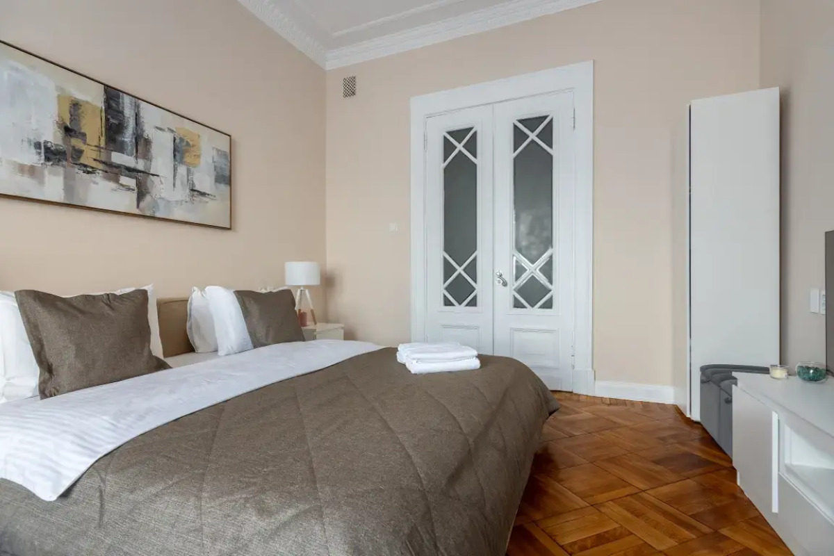 Апартаменты Улучшенные с Двумя Спальнями и Балконом