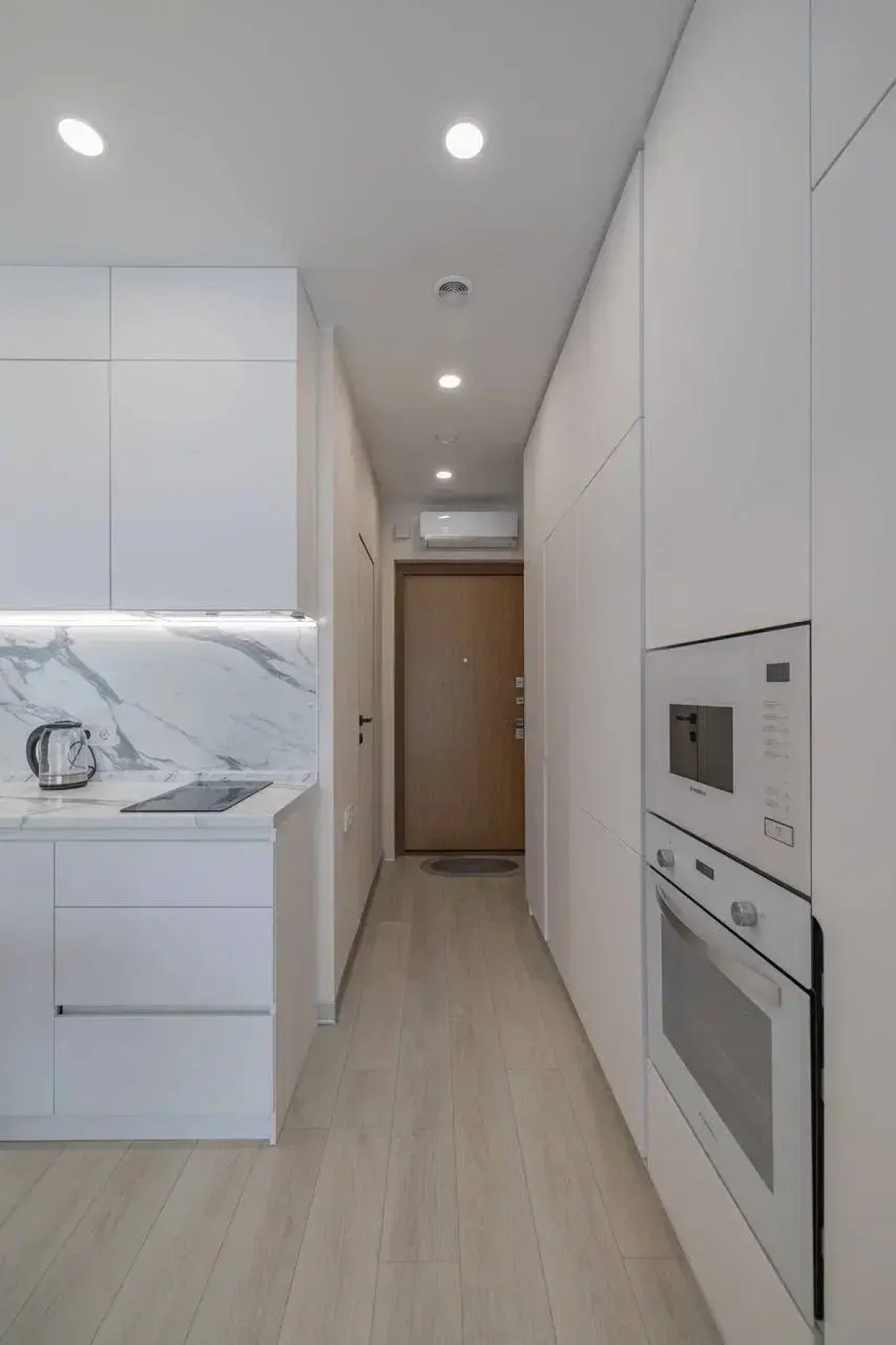 Квартира с большим балконом у метро