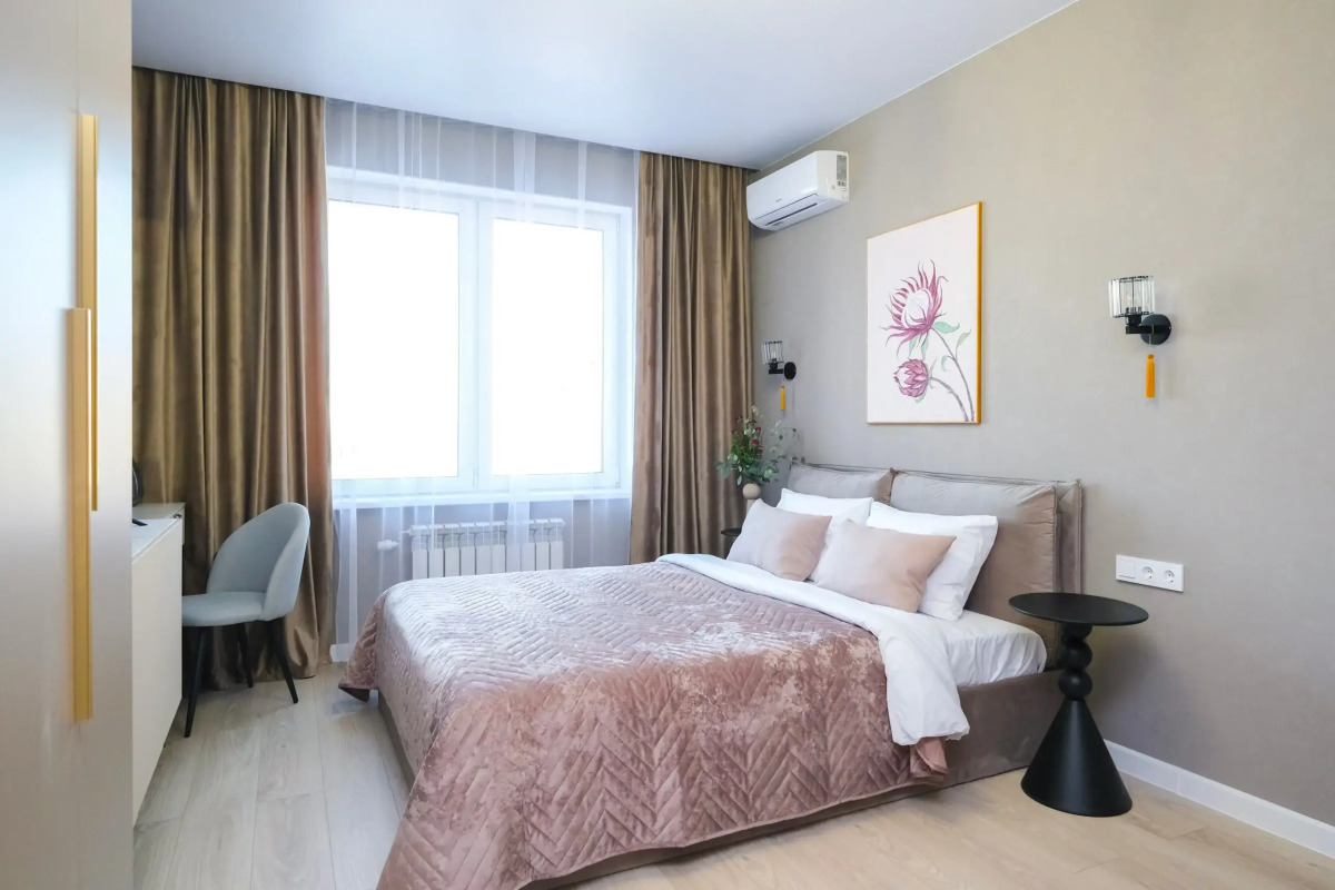 Большая Однокомнатная Квартира с Видом на Реку и Новым Ремонтом