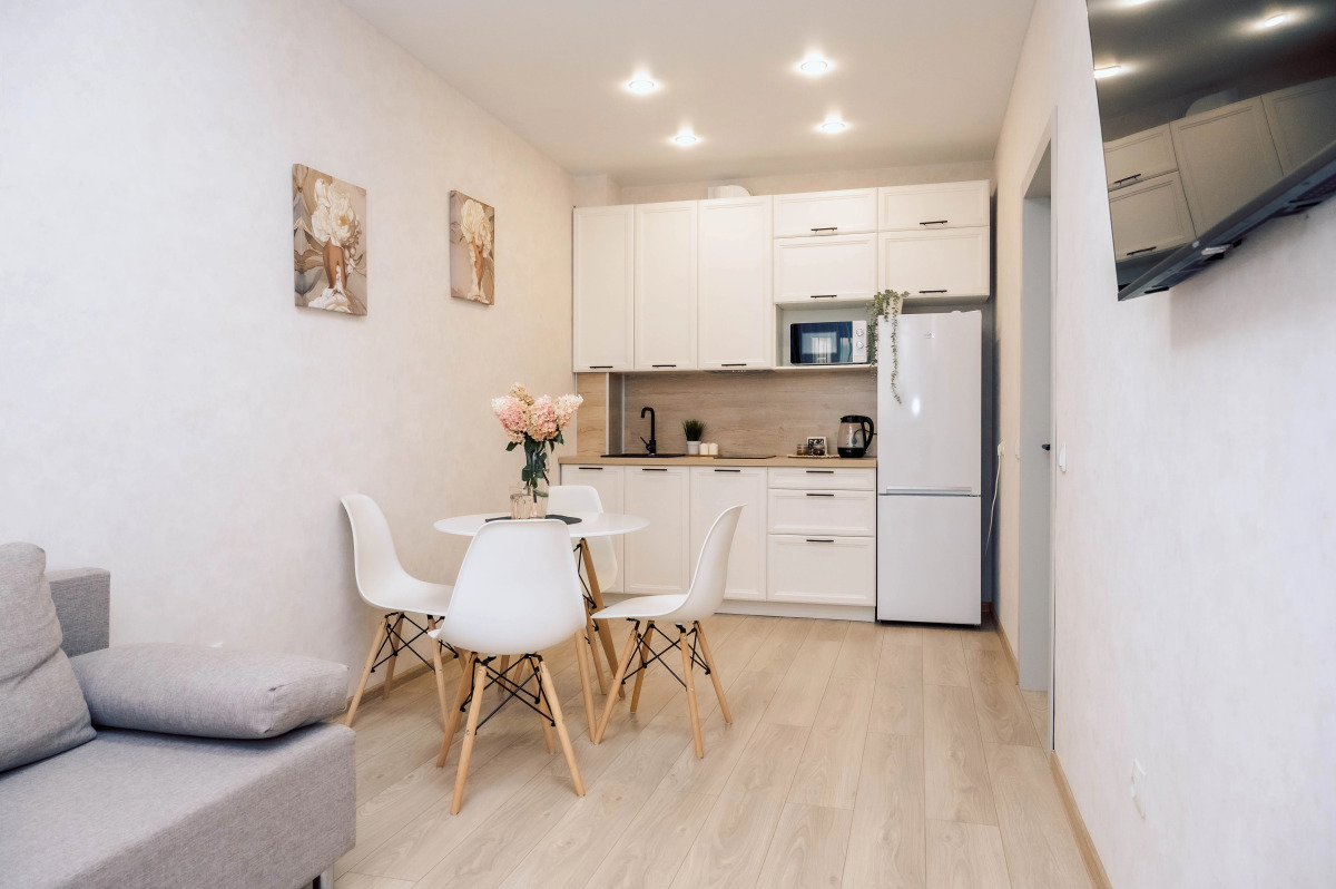 Трехкомнатная Просторная Квартира на 6 гостей у ТЦ Планета и Аквапарка