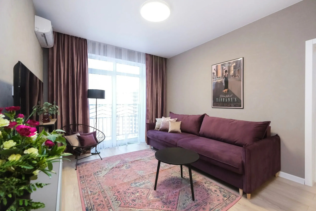 Большая Однокомнатная Квартира с Видом на Реку и Новым Ремонтом