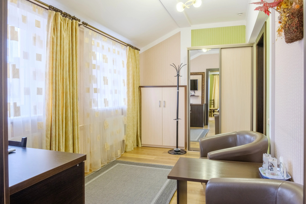 Отель Славия