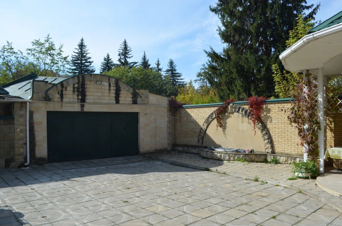 Частный Дом с Беседкой на Проспекте Дзержинского 25