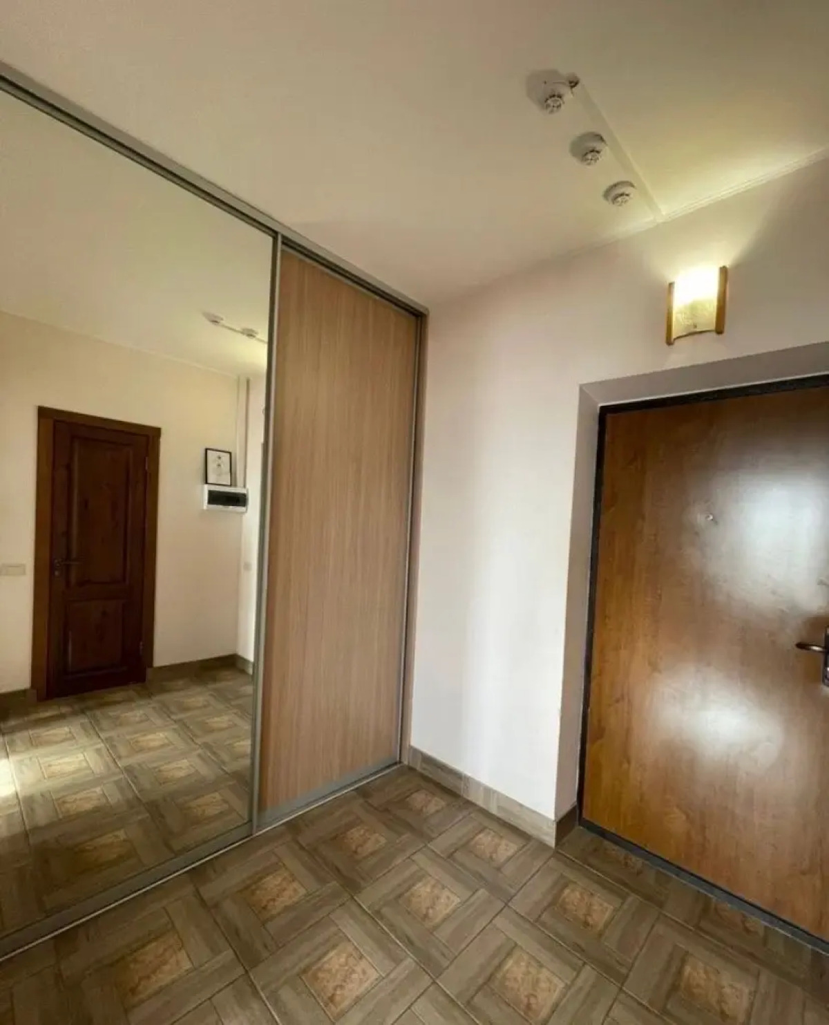 Квартира студия GoldApart на Университетской набережной 46