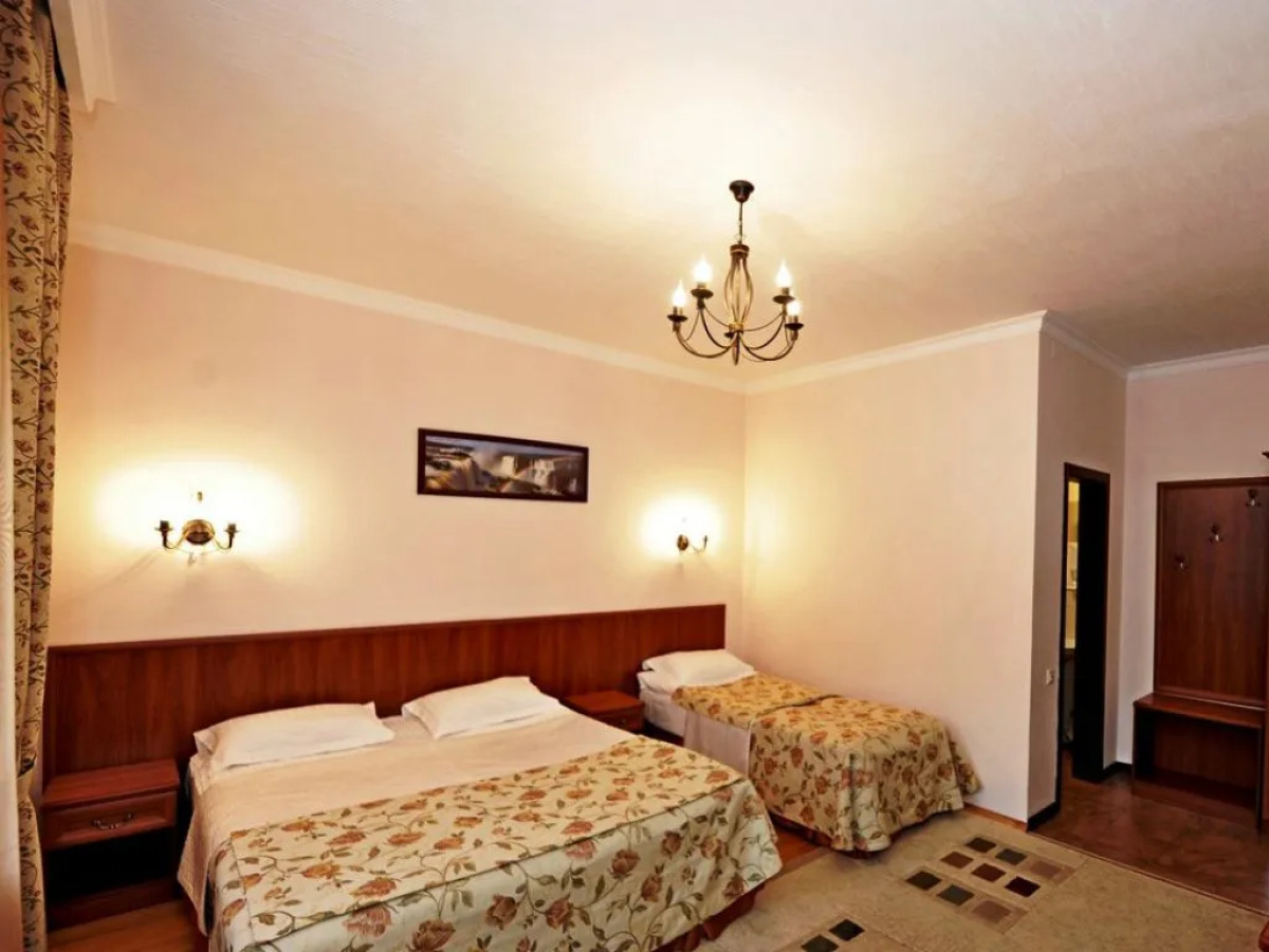 Отель Каприз