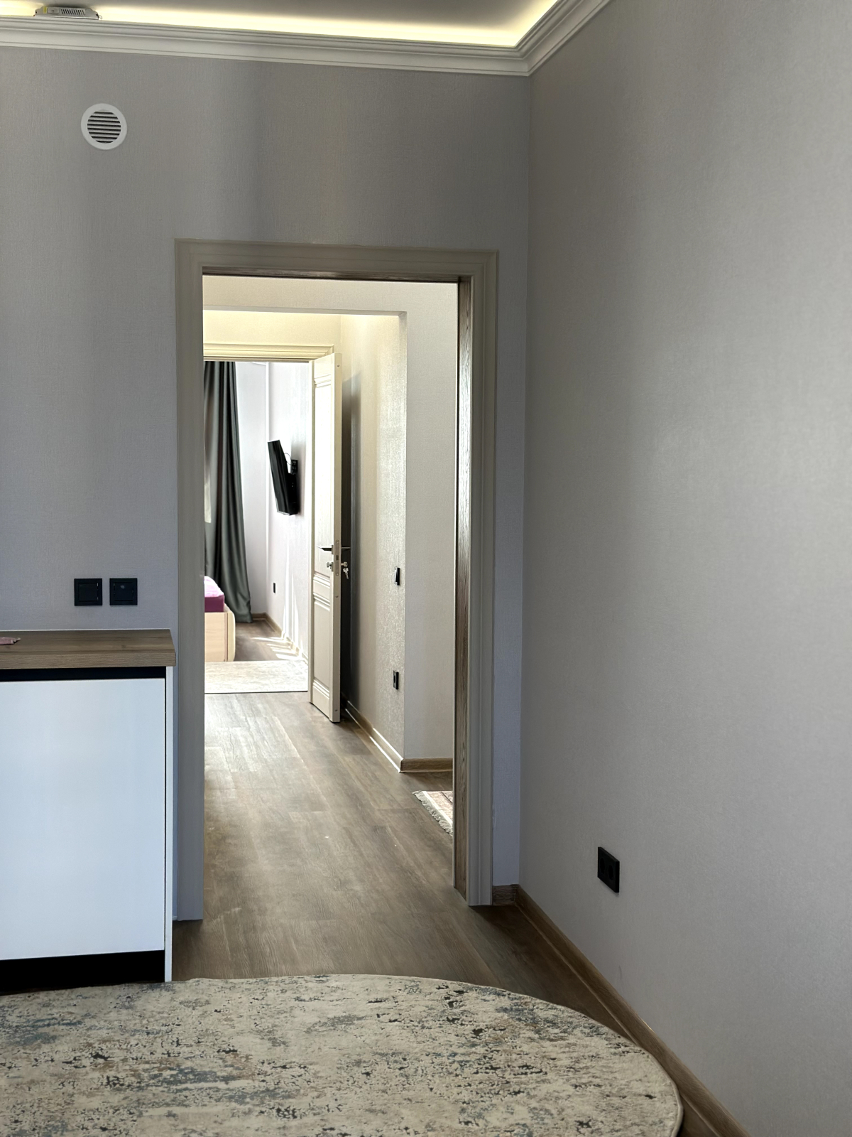 Аппартаменты "Эленика" двухкомнатная квартира в Махачкале с видом на озеро и мечеть