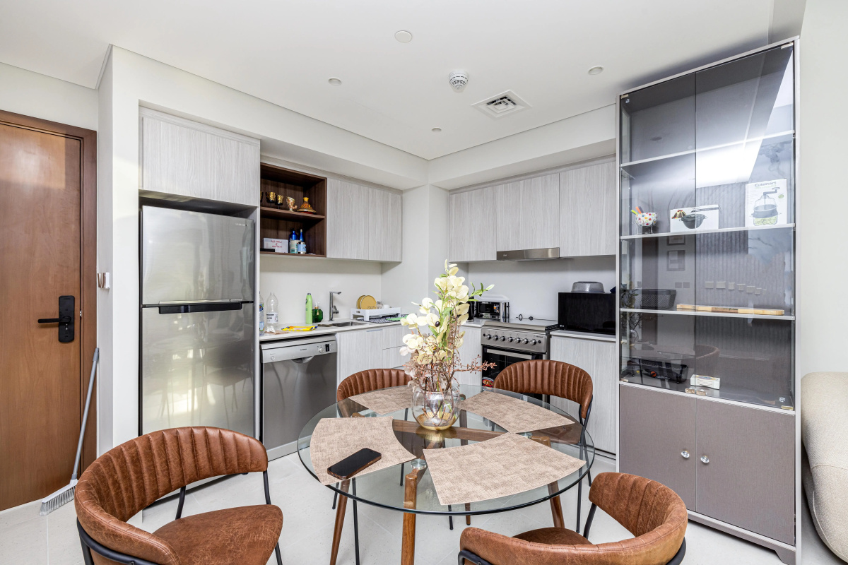 Апартаменты Сozy 1BR at Vida Residences Creek Beach