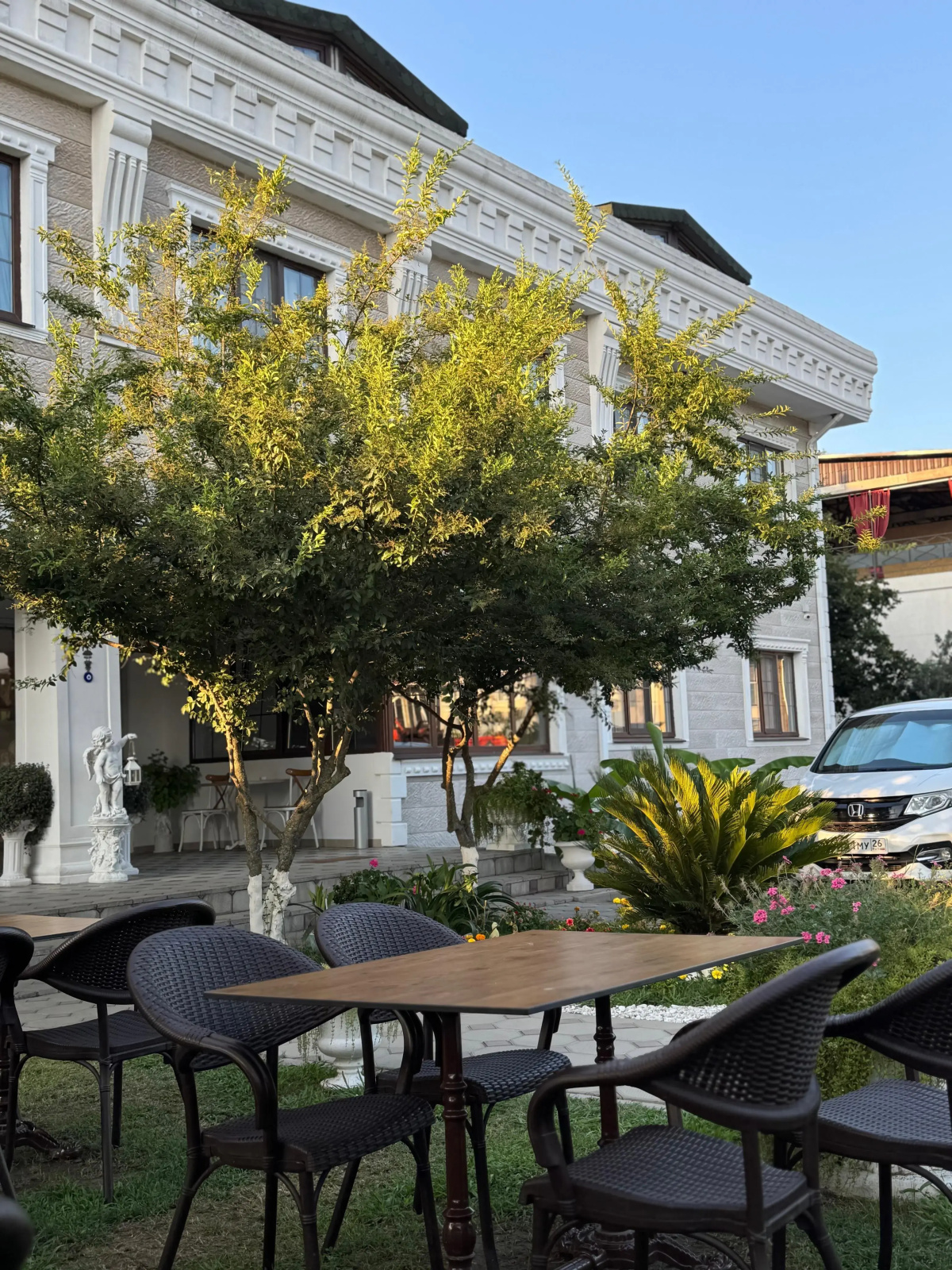 Lucette Guest House