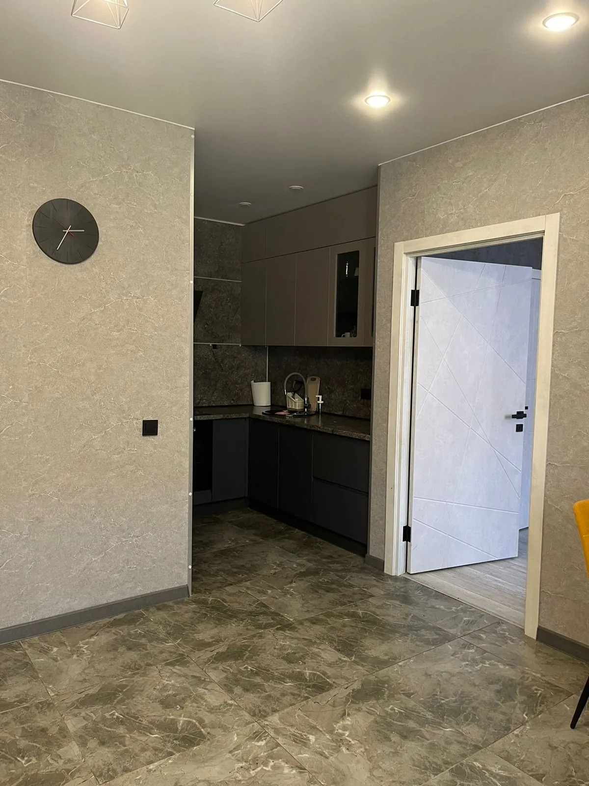 Квартира современная трехкомнатная в Великом Новгороде