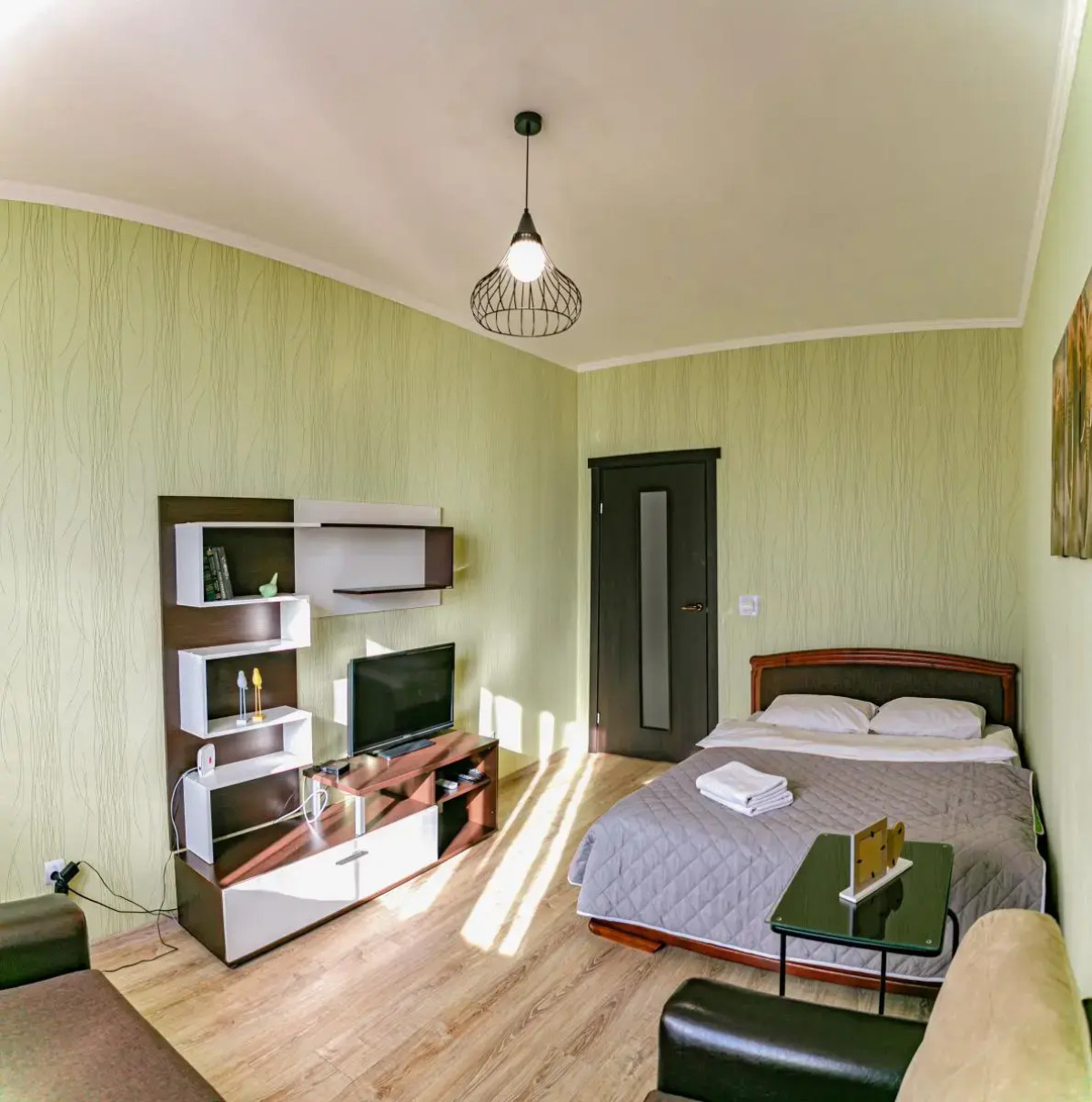 Апартаменты однокомнатные (97) Серебровская 91