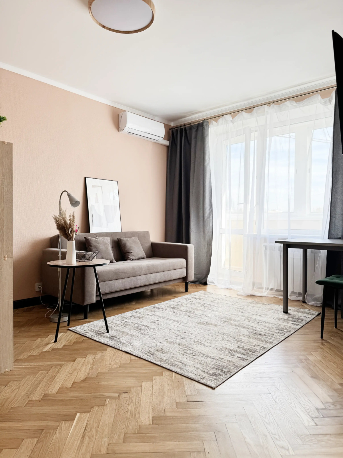 Квартира Светлая с Новым Ремонтом и Кондиционером в Центре у Метро