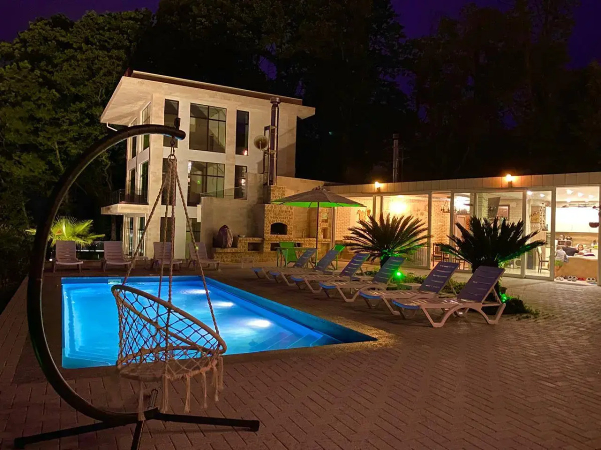 Квартира Сапфир с бассейном и видом на лес