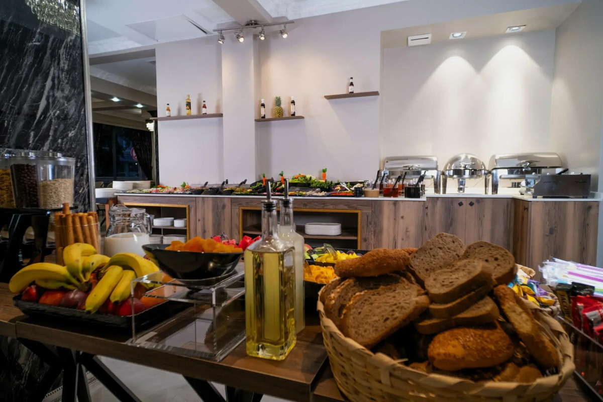 Отель Grand Clover