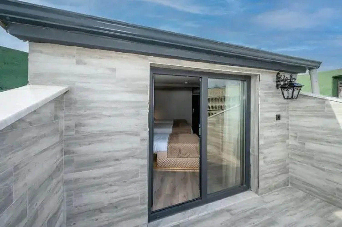 Luxury Airport Hotel by Zazzoni