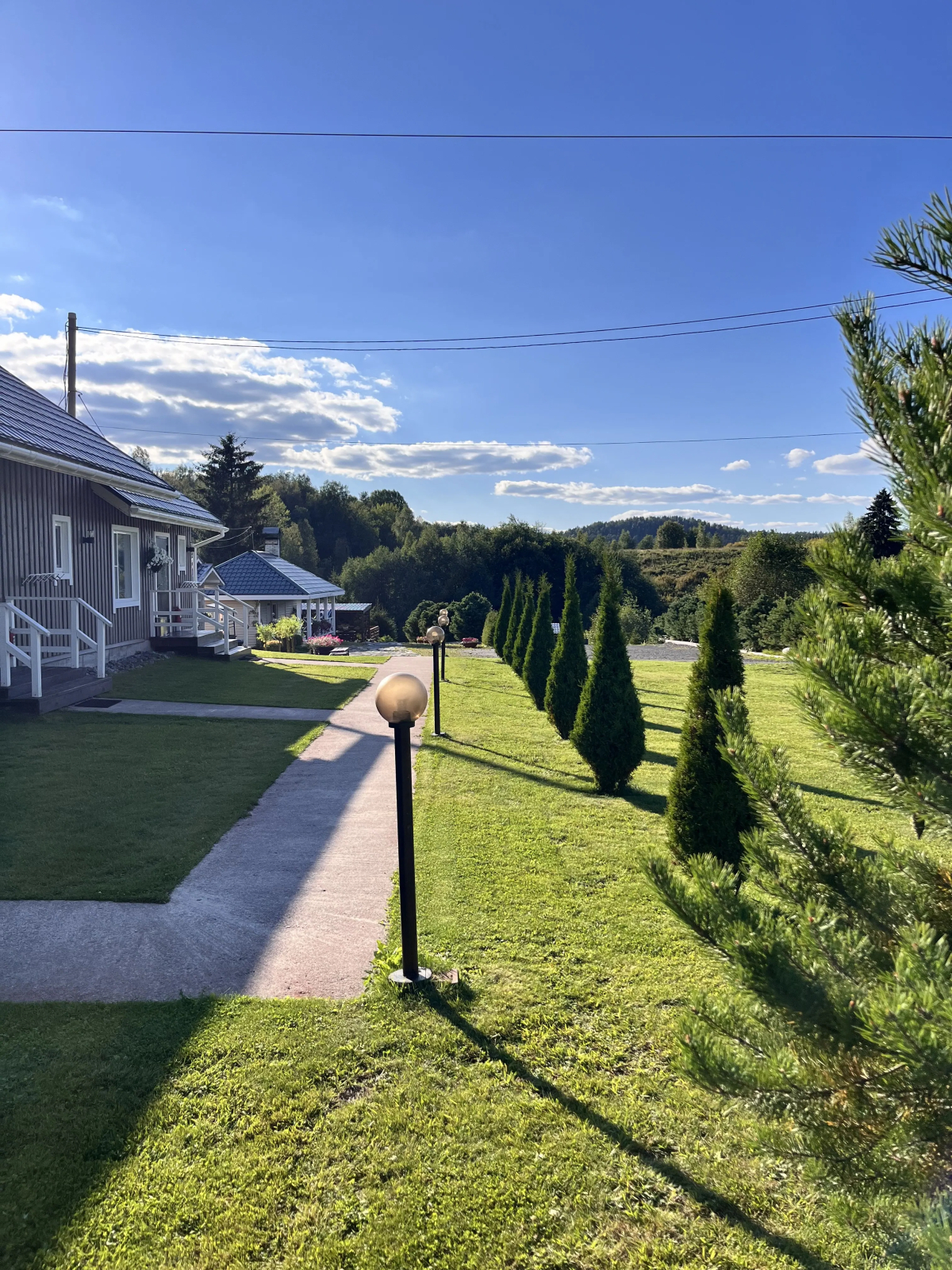 Частный дом у реки