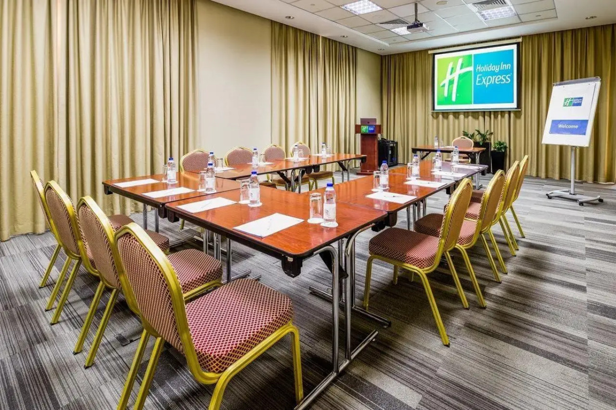Holiday Inn Express Dubai Jumeirah an IHG Hotel