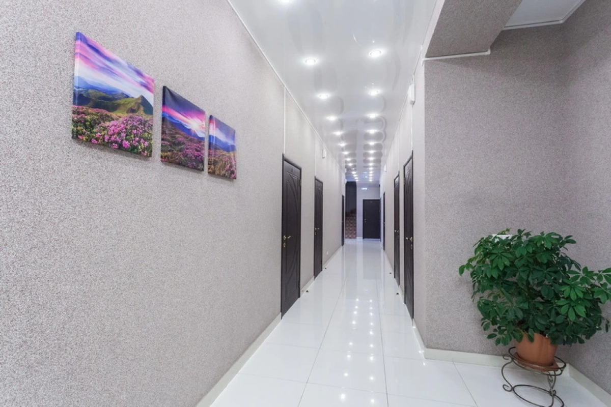 Отель Корона