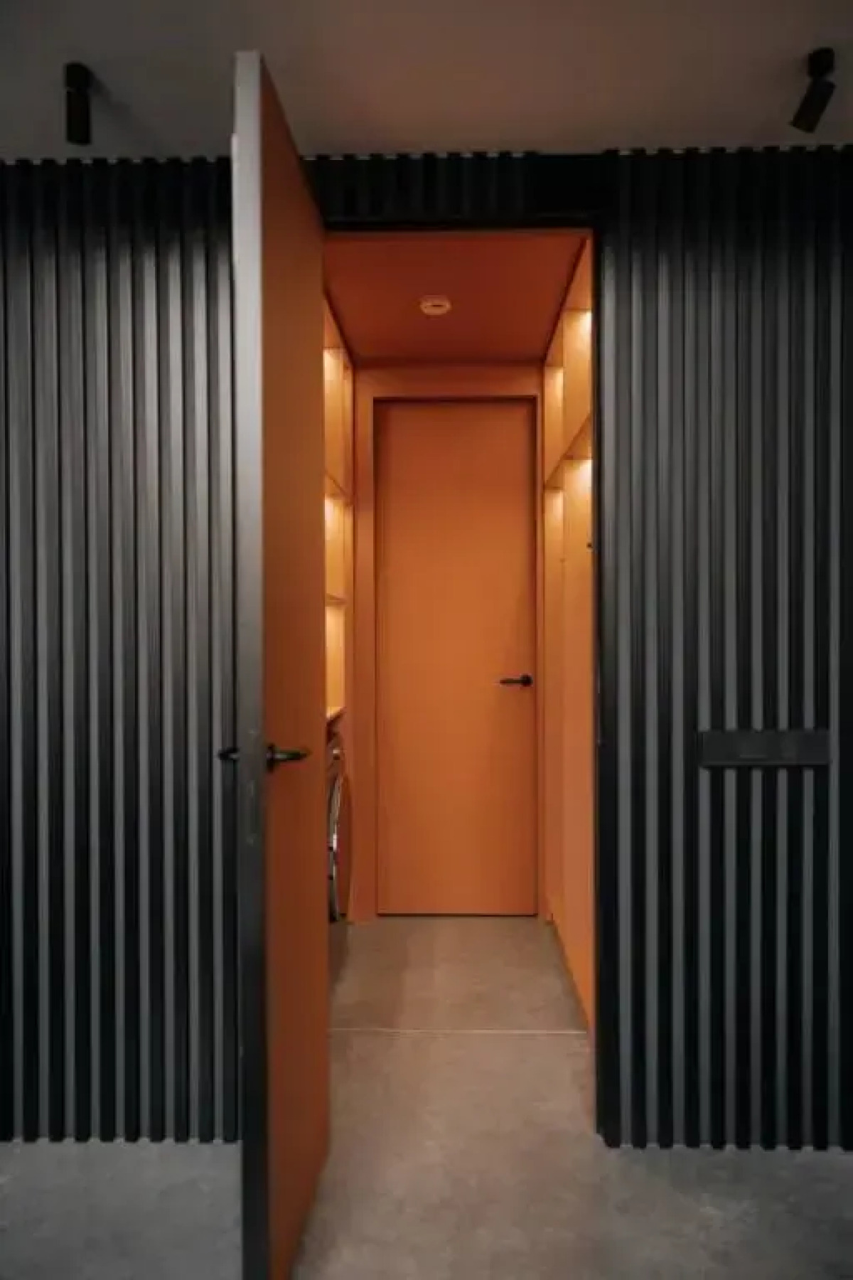 Апартаменты Four Rooms Нуар 320