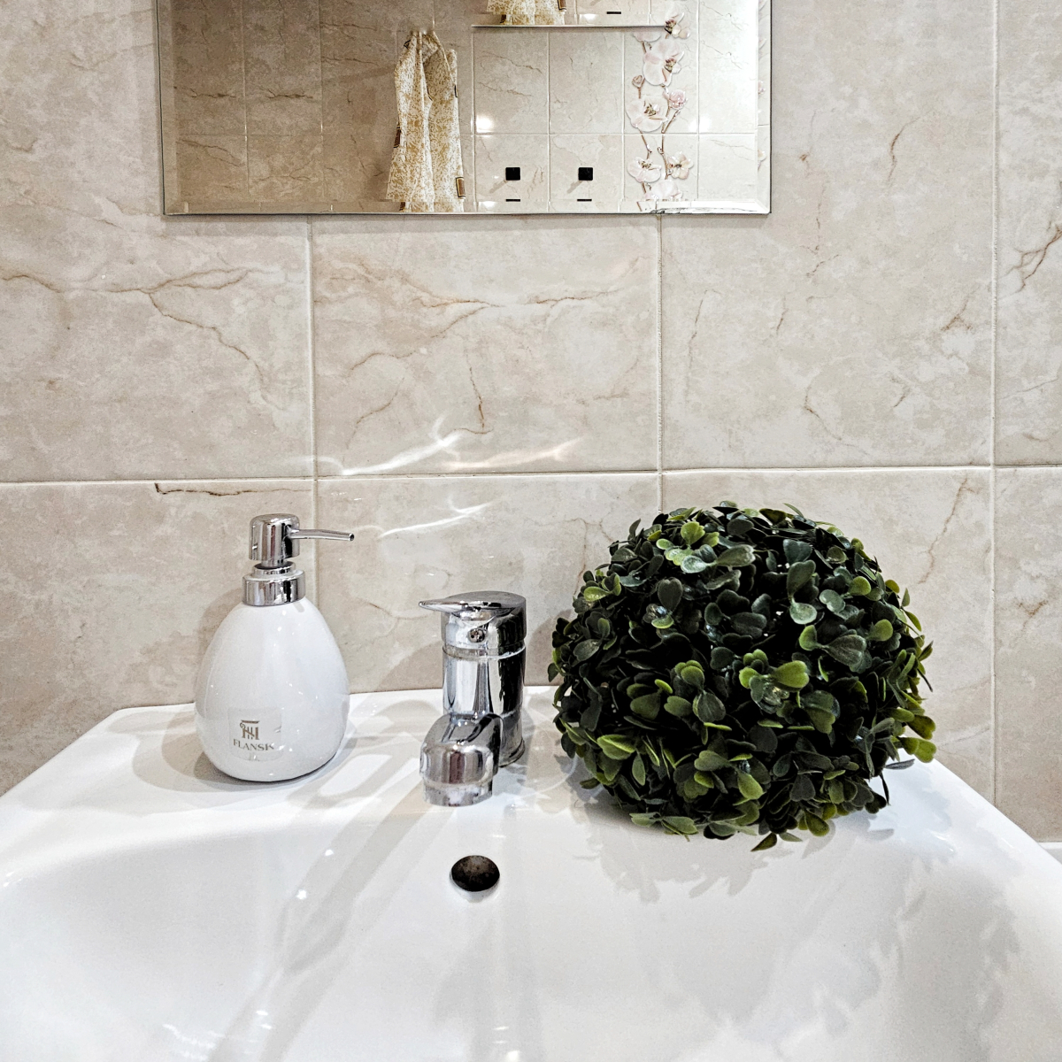 Апартаменты ФлаНск на Крылова 4