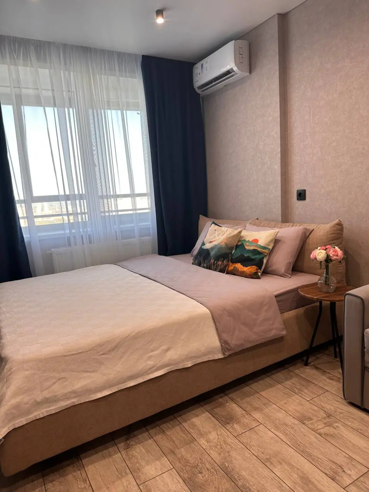 1-к. квартира на Базарной площади с видом на пруд, 30 м², 22 этаж