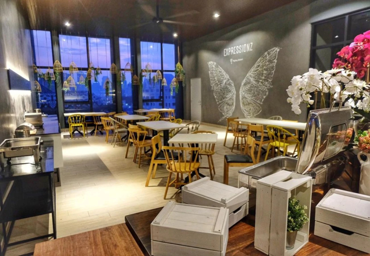 Апарт-отель Expressionz suites by iHost Global