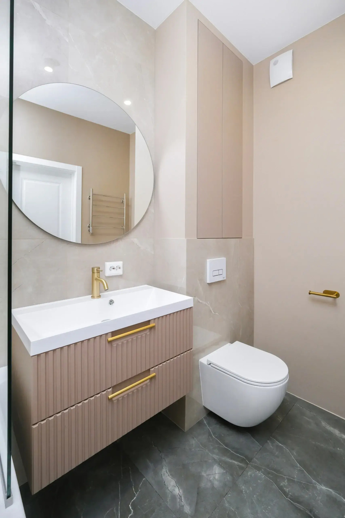 Большая Однокомнатная Квартира с Видом на Реку и Новым Ремонтом