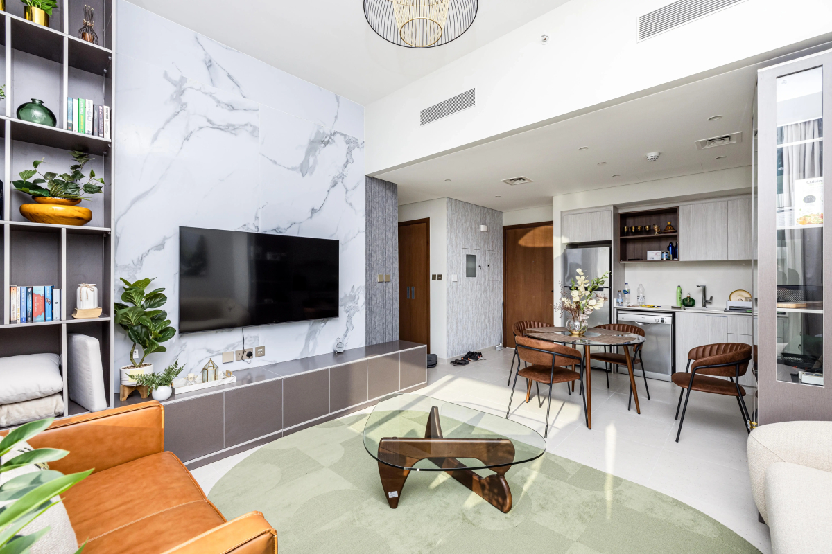 Апартаменты Сozy 1BR at Vida Residences Creek Beach