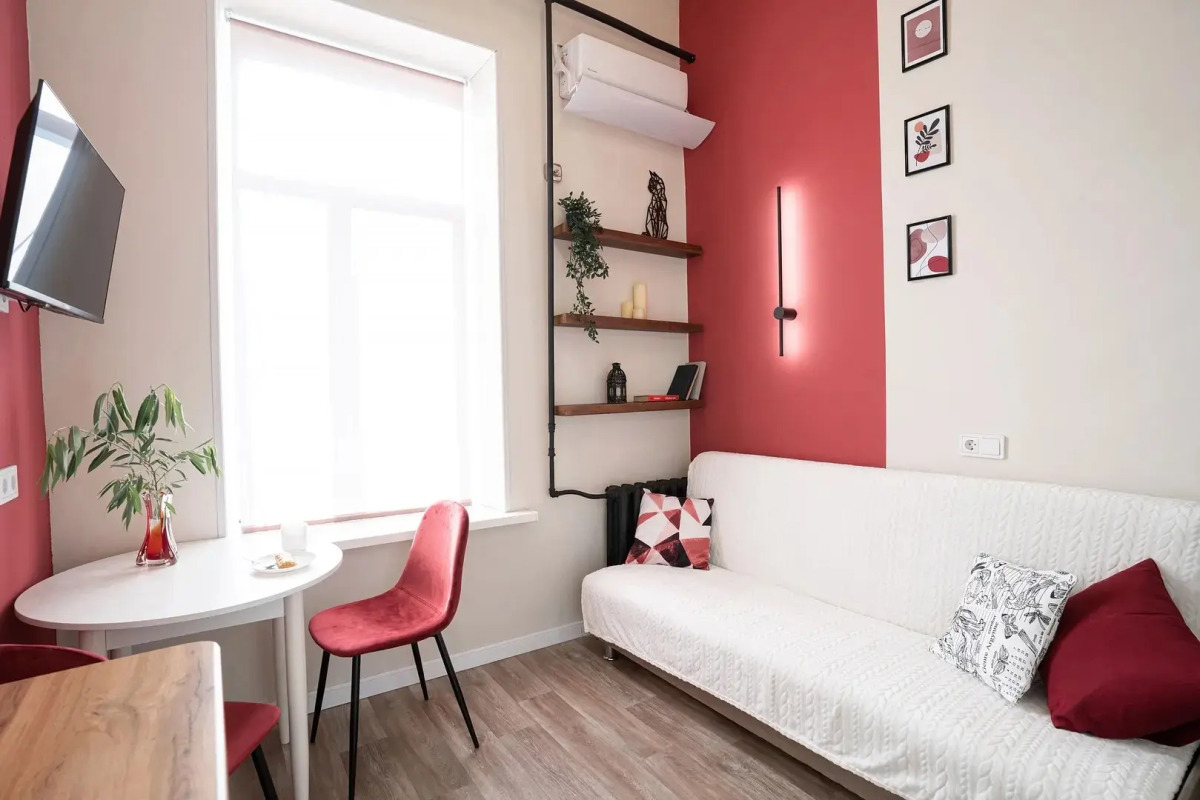 Квартира мини-студия со вторым ярусом у парка с озерами