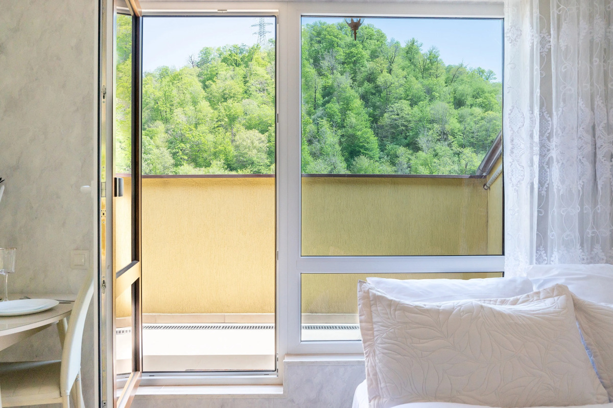 Студия с террасой и видом на горы. Кватро 150