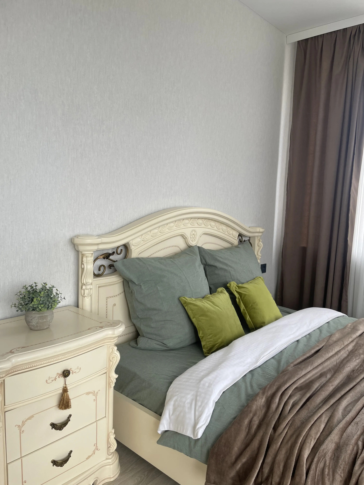 Квартира Просторная на Курсантов Кировцев