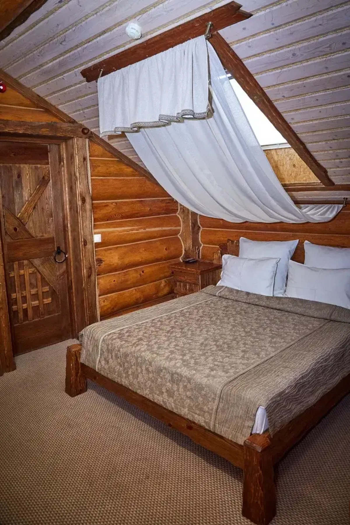 Отель Ловчий Плюс