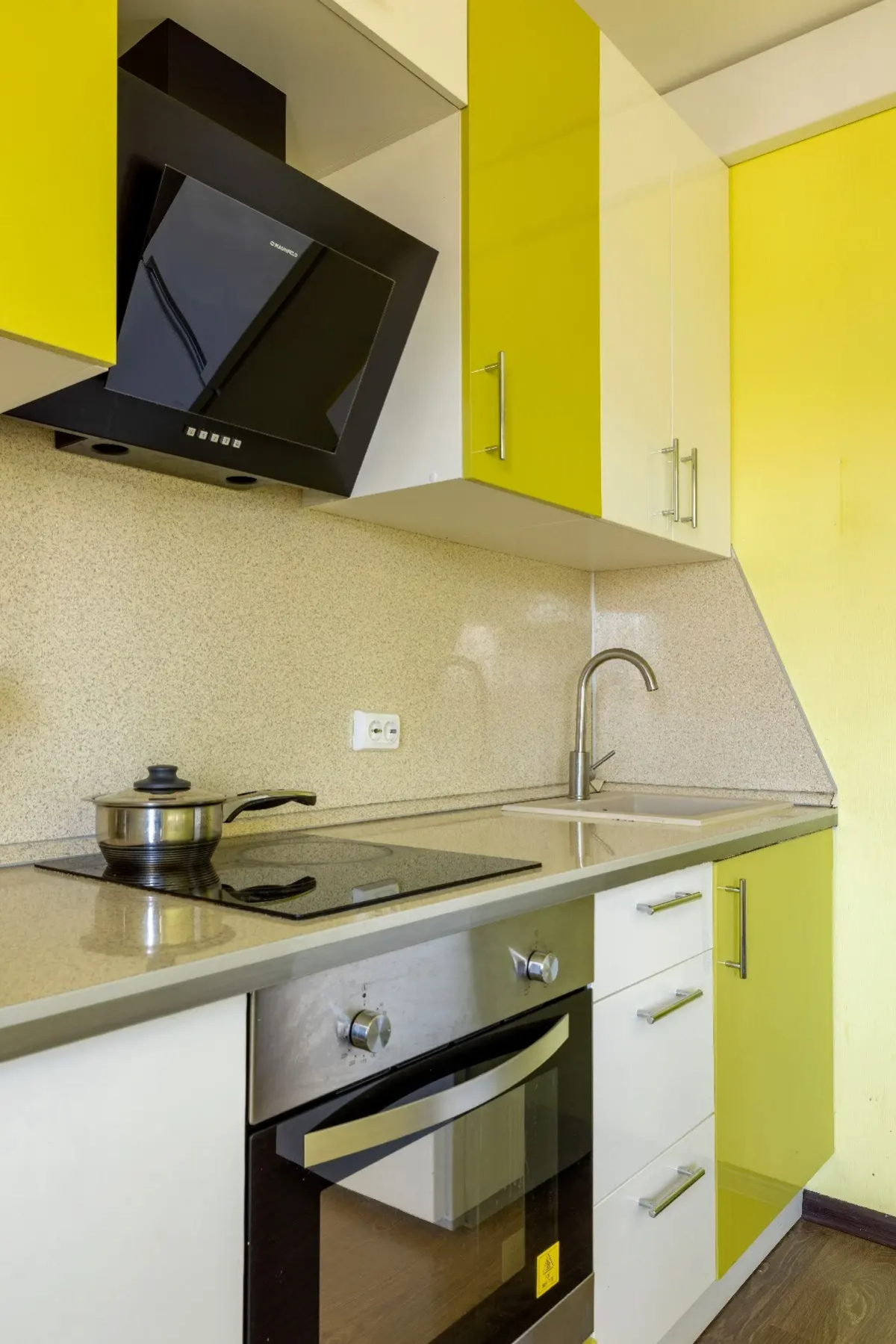 Апартаменты рядом с метро Ладожская