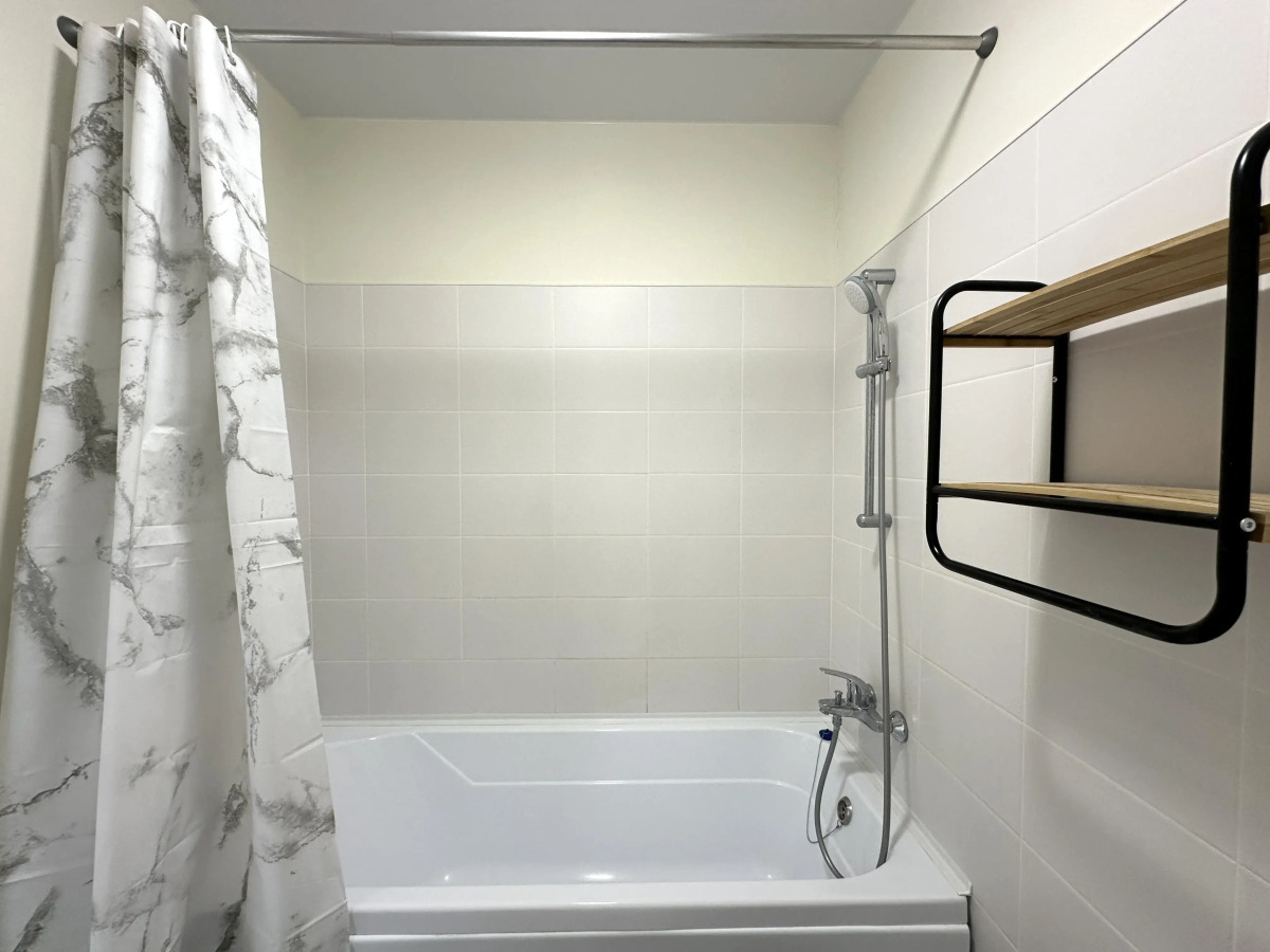 Апартаменты Элитные на берегу реки Тура с видом на Мост Влюбленных