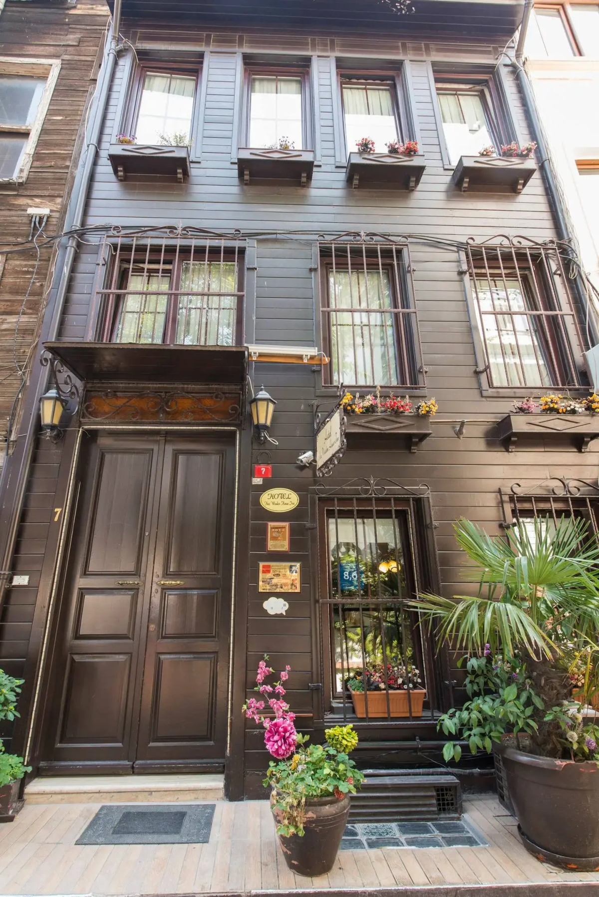 Отель Naz Wooden House Inn