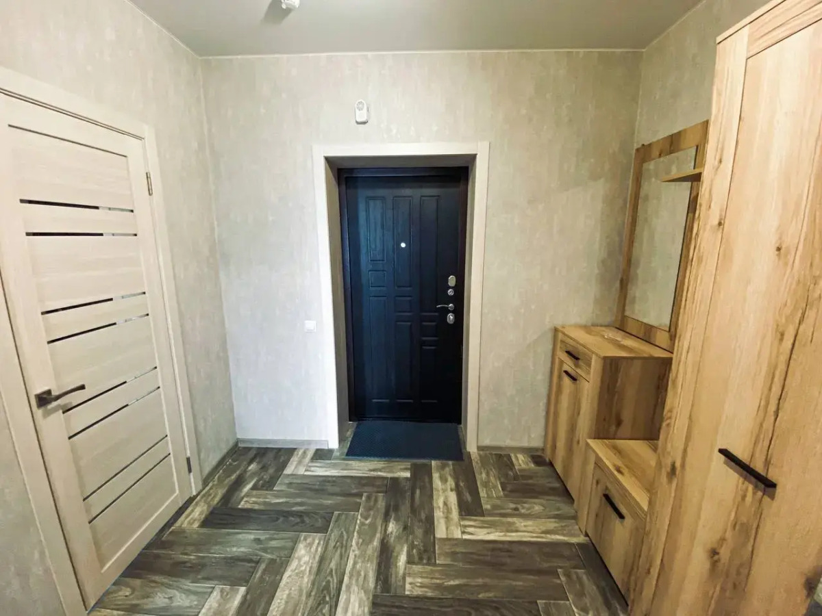 Квартира с Панорамным Балконом и Индивидуальным Отоплением. Тихий Уютный Район с Очень Развитой Инфраструктурой