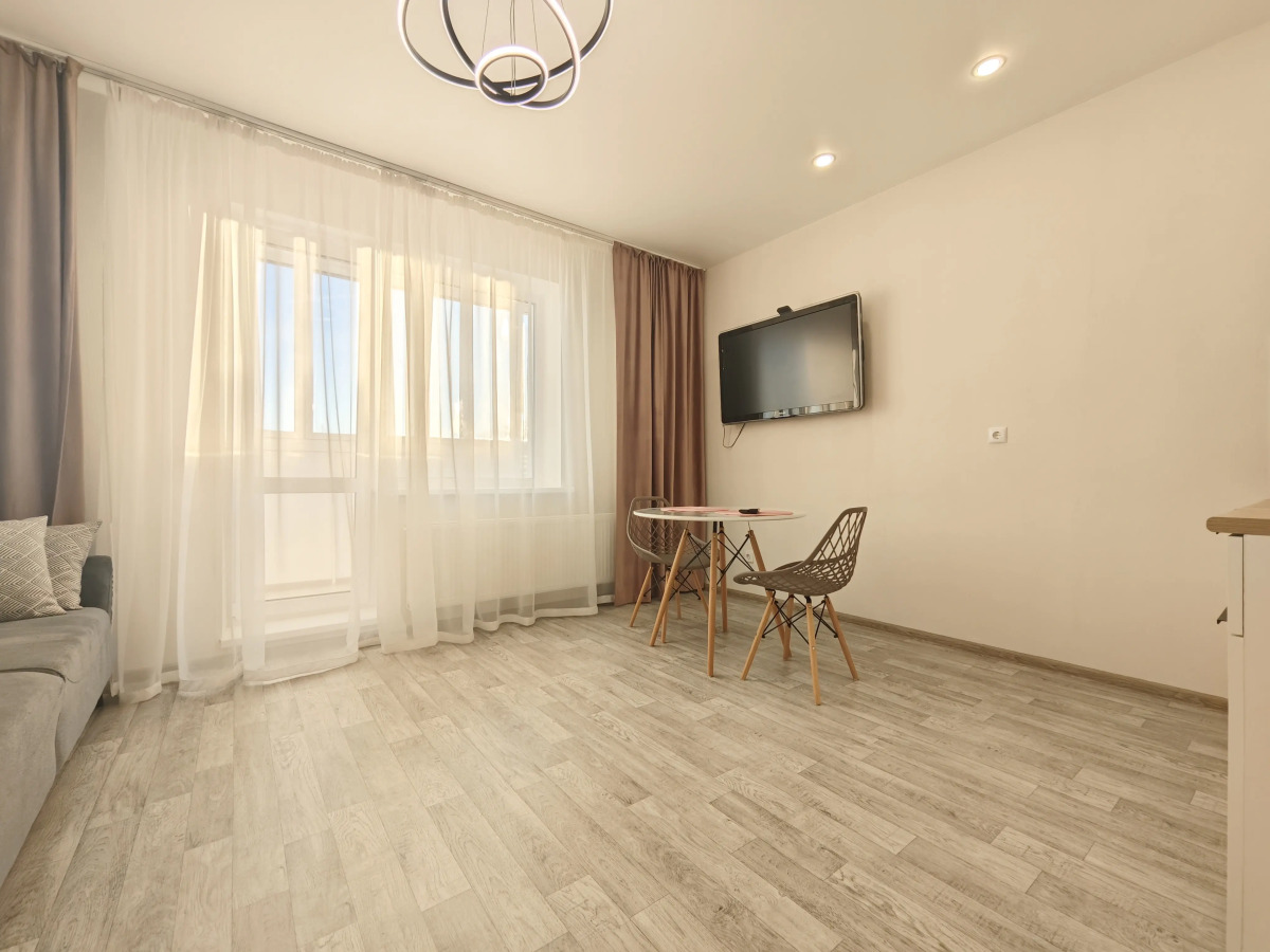 Квартира комфортные Ивана Захарова 18/2