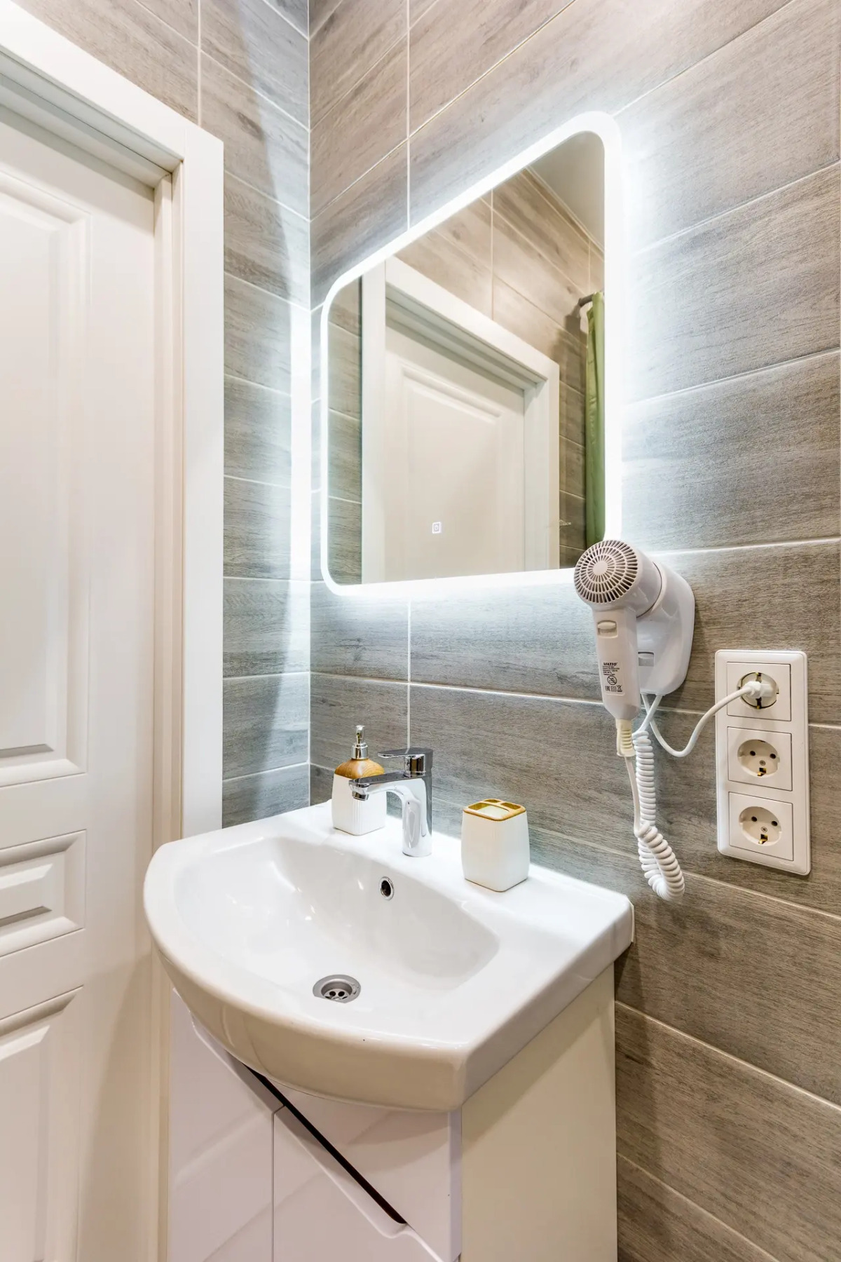 Квартира Современная студия для двоих возле  Экспо-град