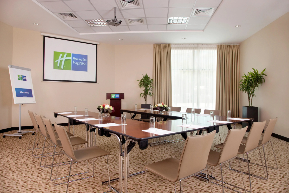 Holiday Inn Express Dubai Safa Park an IHG Hotel