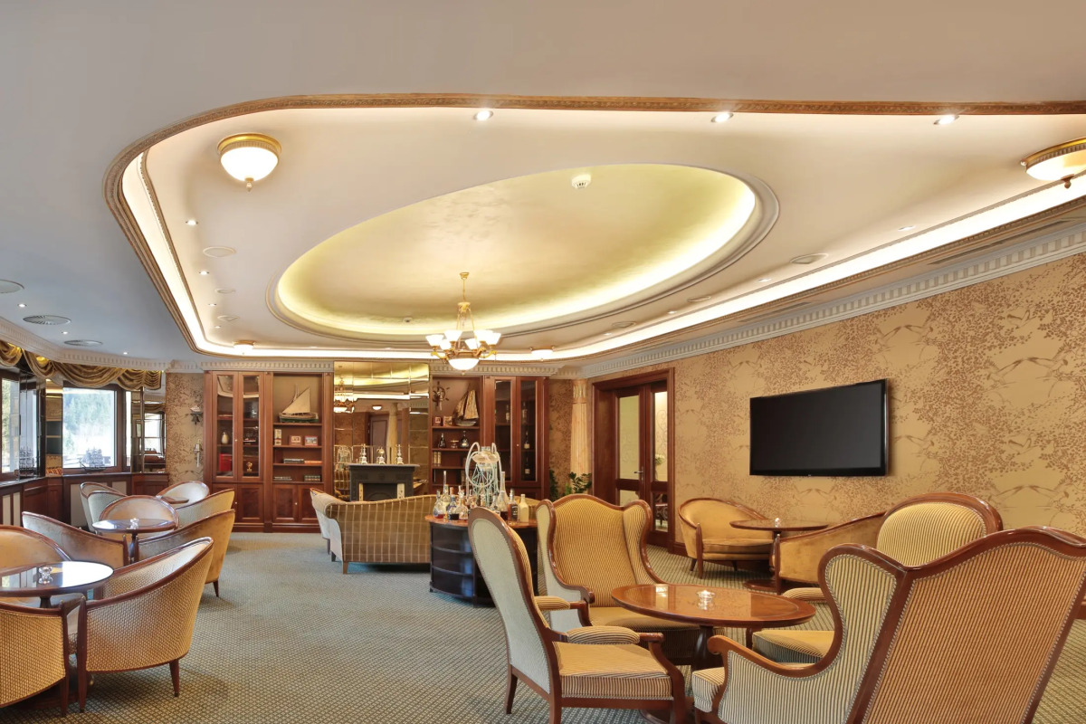 Resort Retro Riverside Wellness